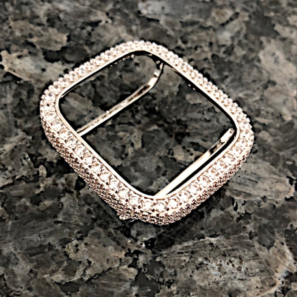New Apple Watch bezel case in white Gold and lab diamonds - Picture 2 of 3